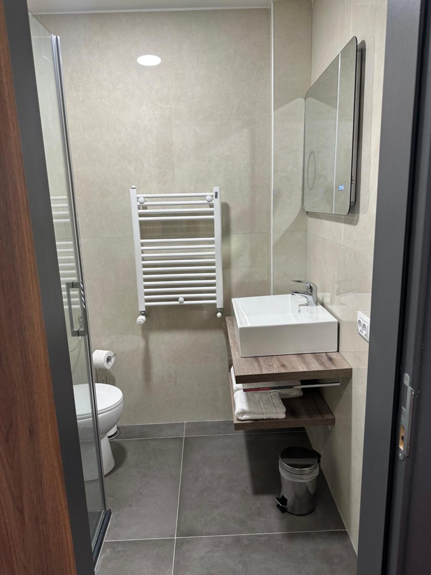 Mimi Hotel Corabia Zewnętrze zdjęcie